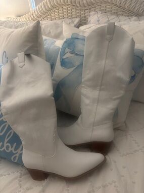 Women's White Heeled Cowboy Boots